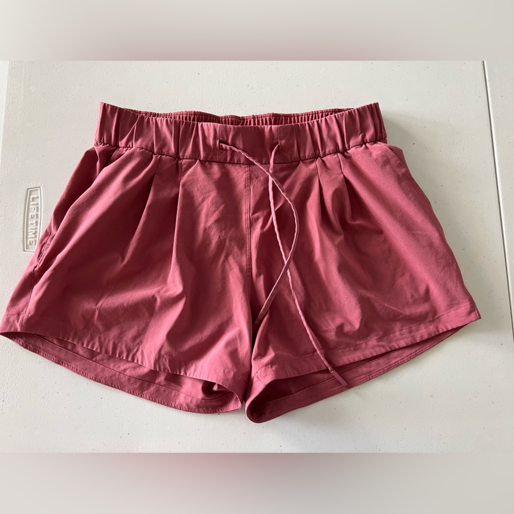 Lululemon shorts size 4